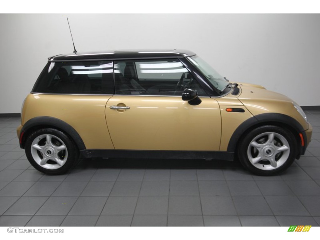 Solid Gold Metallic 2003 Mini Cooper Hardtop Exterior Photo #81075087