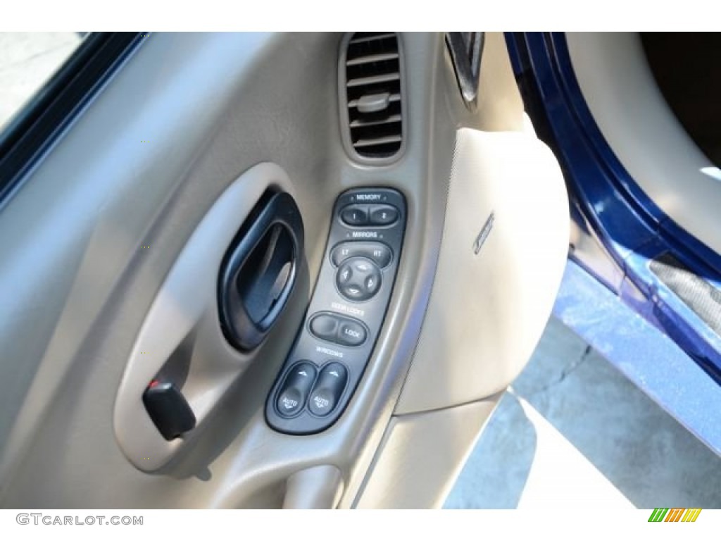 2004 Corvette Coupe - LeMans Blue Metallic / Light Oak photo #12