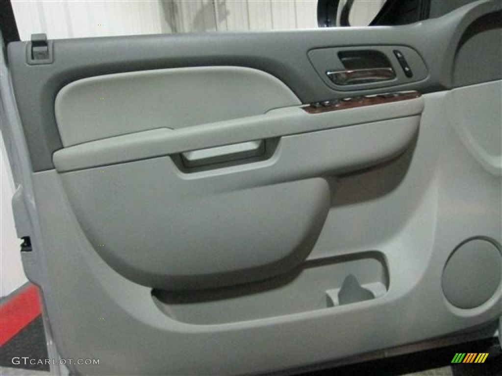 2013 Chevrolet Suburban LT Door Panel Photos