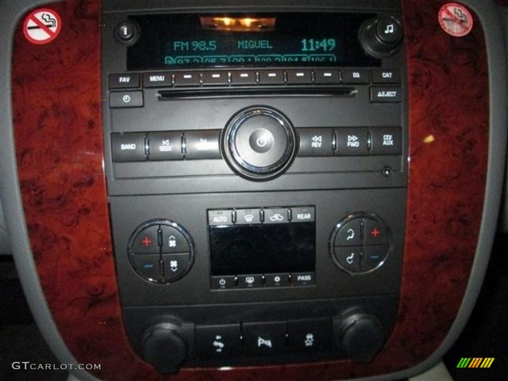 2013 Chevrolet Suburban LT Controls Photo #81081126