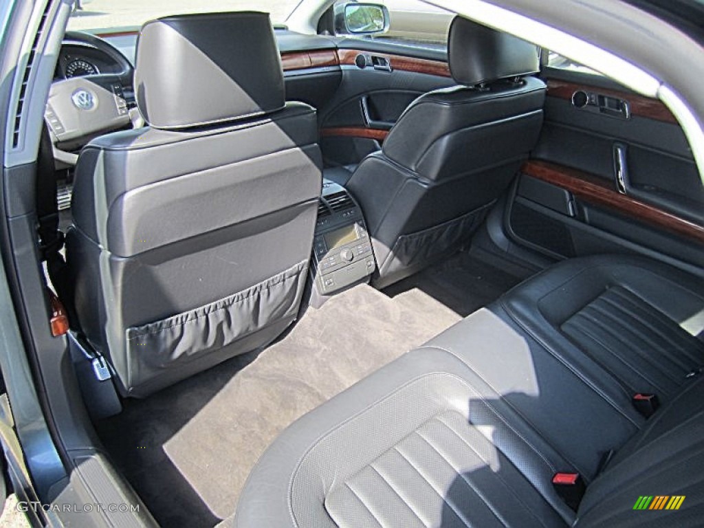 2004 Phaeton V8 4Motion Sedan - Coucou Grey / Anthracite photo #21