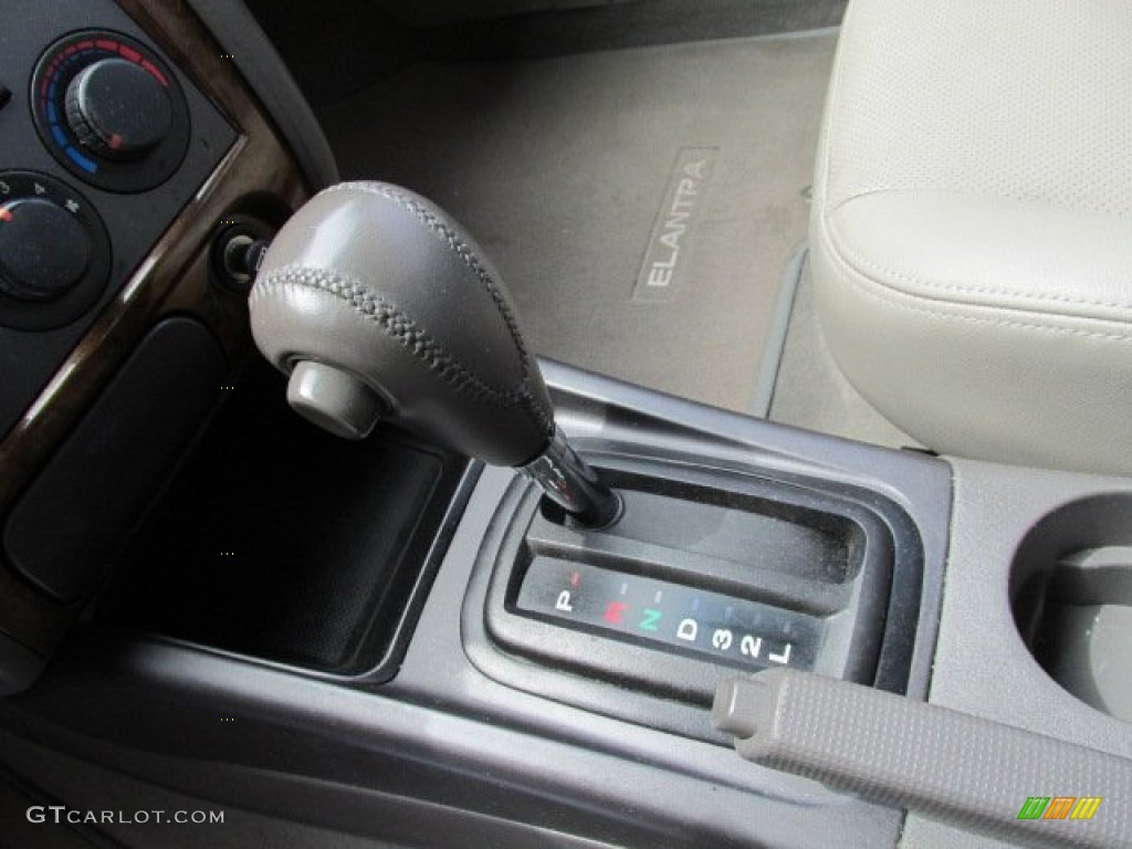 2006 Elantra Limited Sedan - Champagne Beige / Beige photo #13
