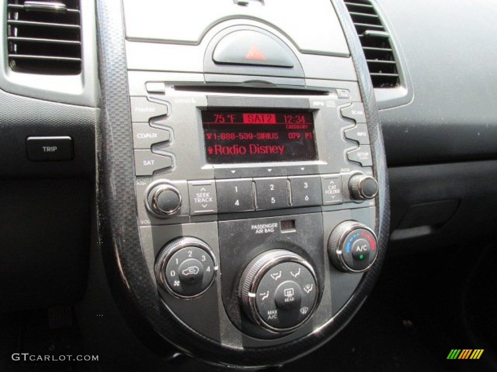 2011 Kia Soul Hamstar Special Edition Controls Photo #81088573