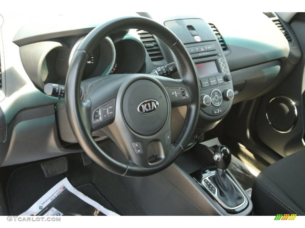 2013 Kia Soul + Dashboard Photos