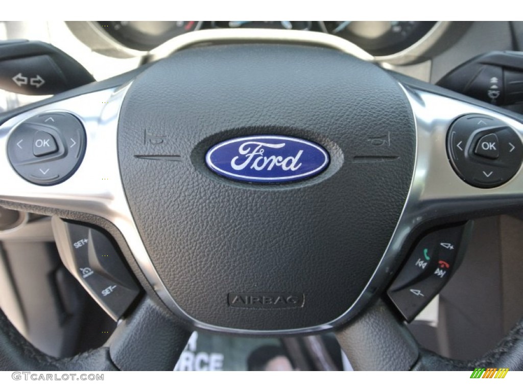 2012 Ford Focus SEL 5-Door Controls Photos