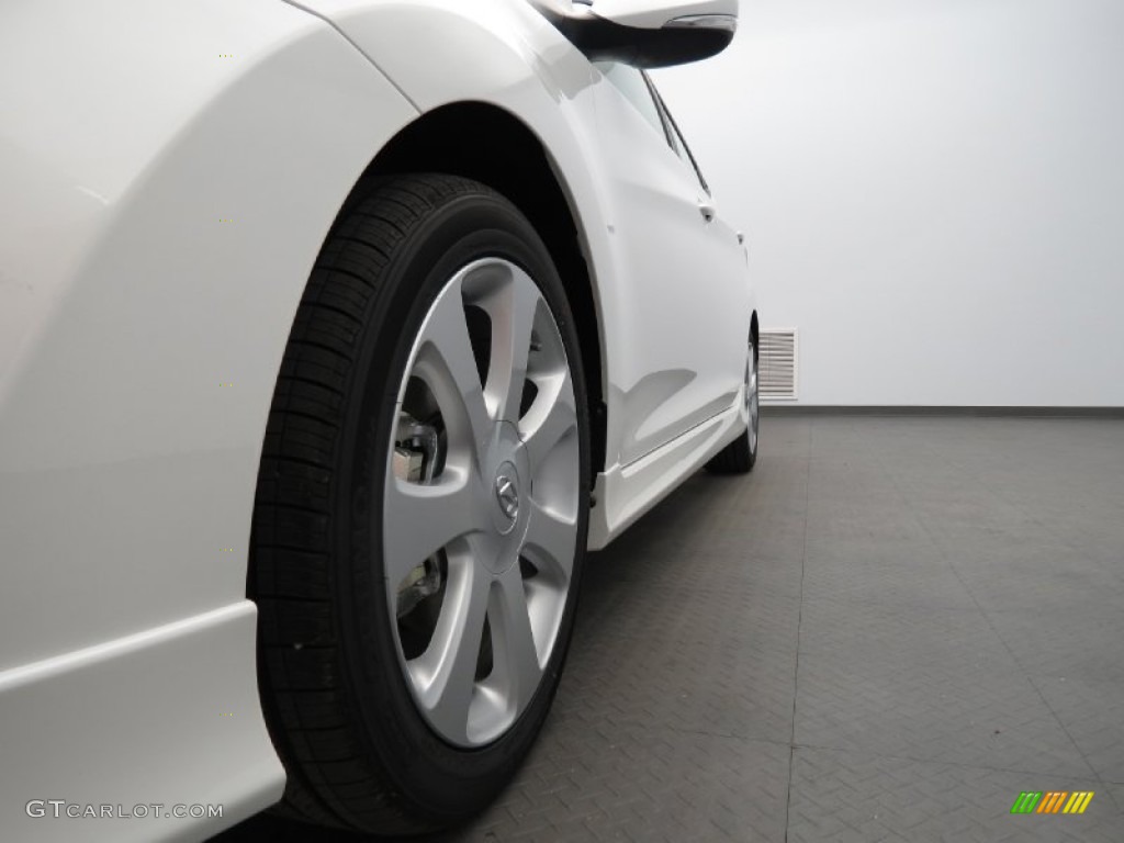 2013 Elantra Limited - Shimmering White / Beige photo #6