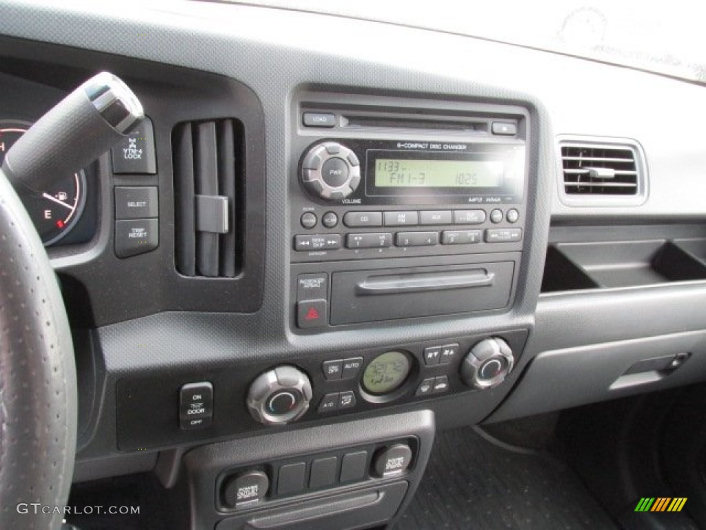 2011 Honda Ridgeline RTS Controls Photo #81096964