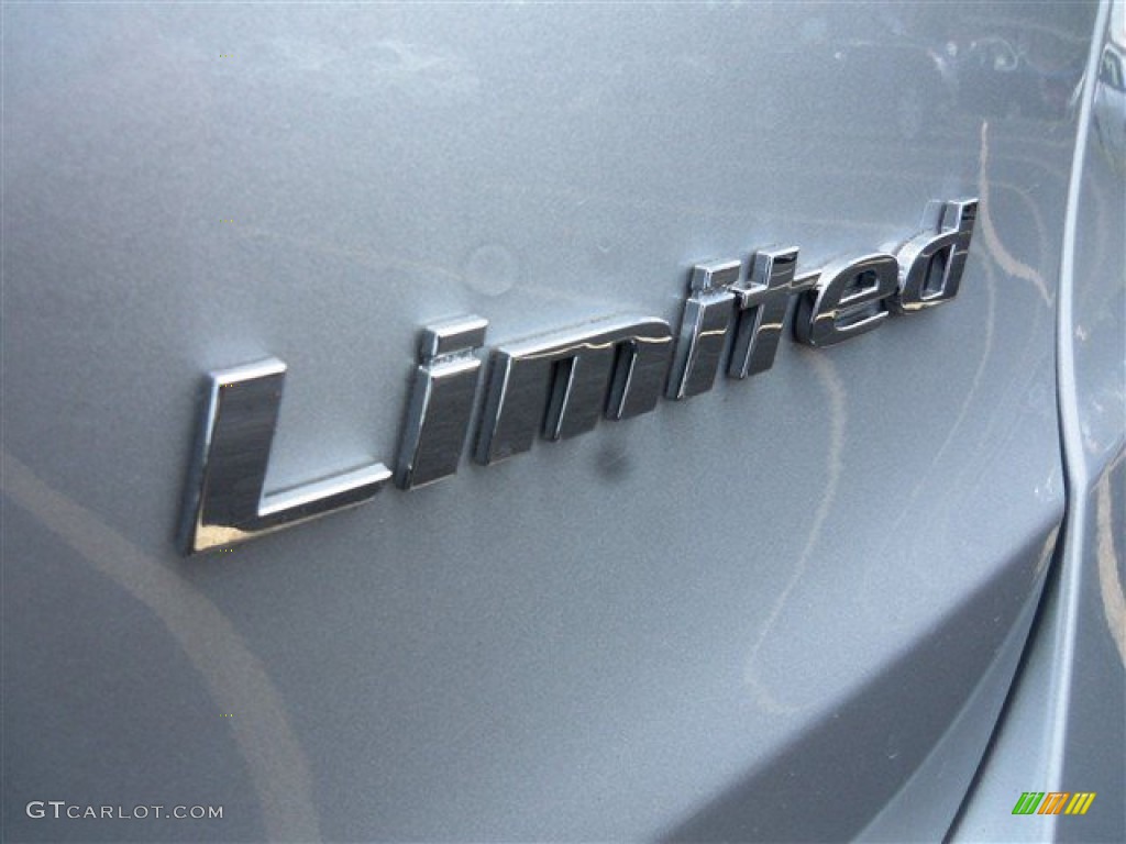 2013 Hyundai Santa Fe Limited Marks and Logos Photos