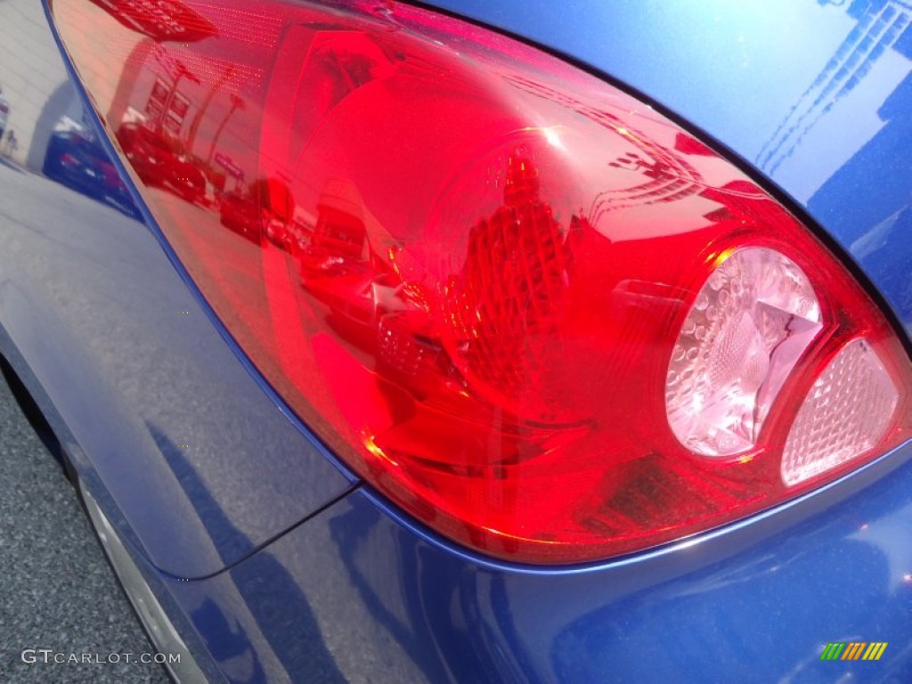 2009 Versa 1.8 S Hatchback - Blue Metallic / Charcoal photo #30