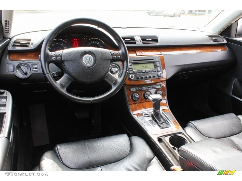 2006 Volkswagen Passat 3.6 Sedan Dashboard Photos
