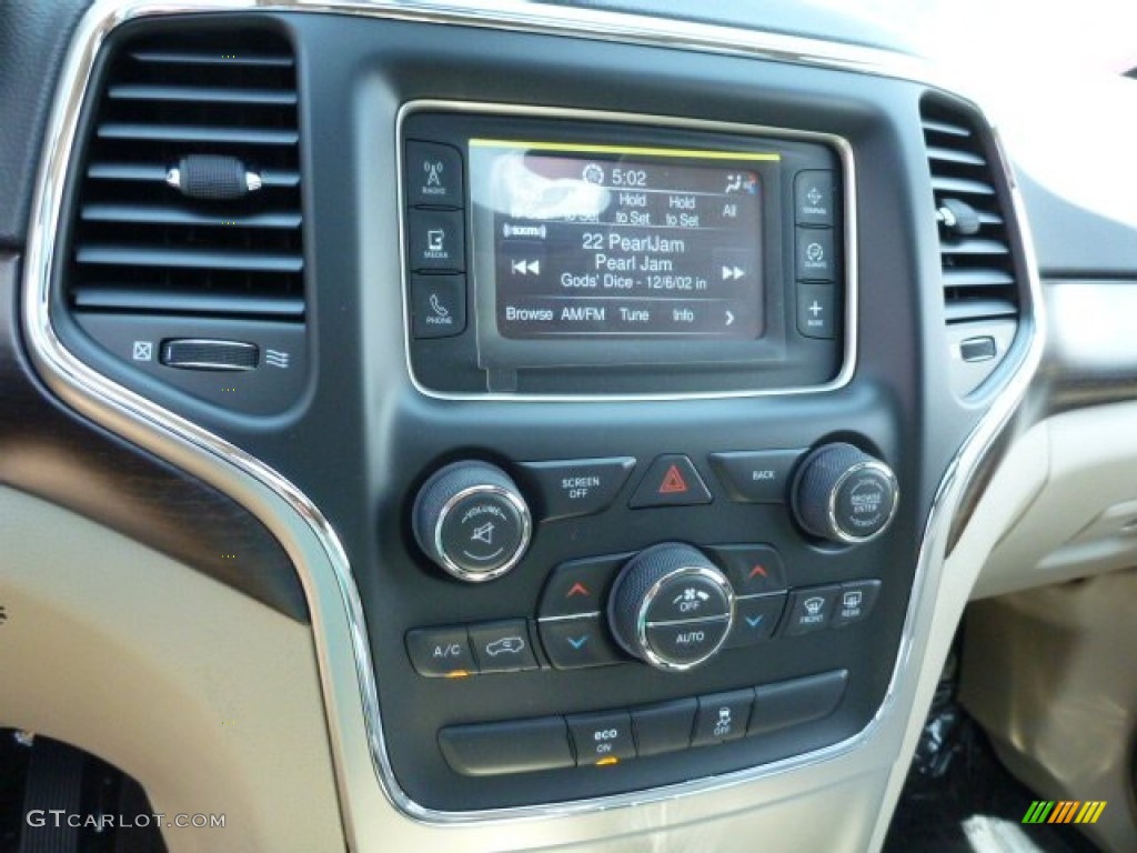 2014 Grand Cherokee Laredo 4x4 - Black Forest Green Pearl / New Zealand Black/Light Frost photo #18