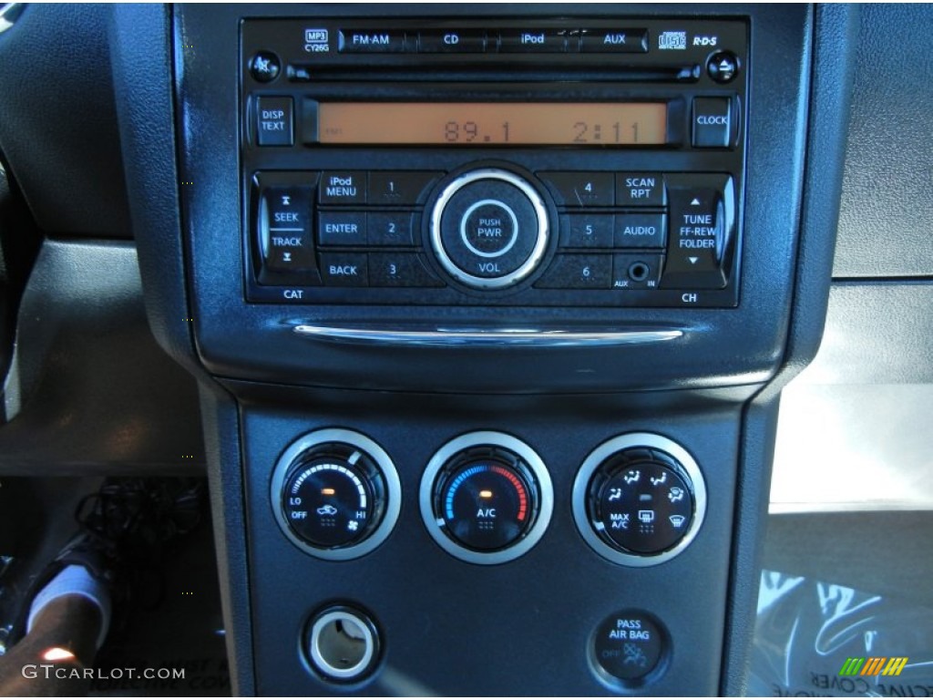 2011 Nissan Rogue S Controls Photo #81102884