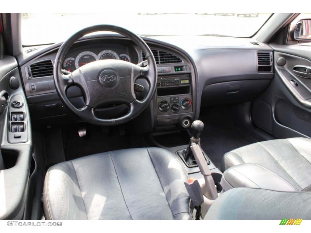 Dark Gray Interior 2003 Hyundai Elantra GT Hatchback Photo #81103037