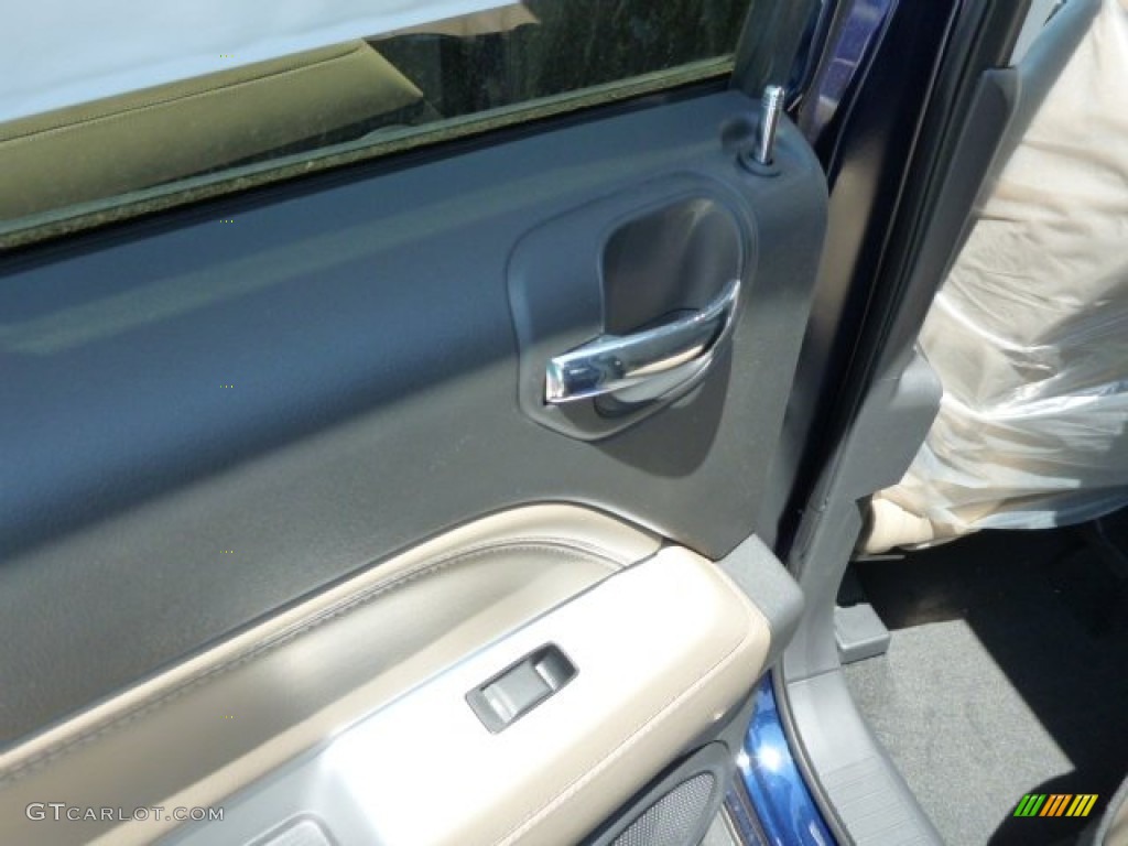 2014 Compass Limited 4x4 - True Blue Pearl / Dark Slate Gray/Light Pebble photo #13