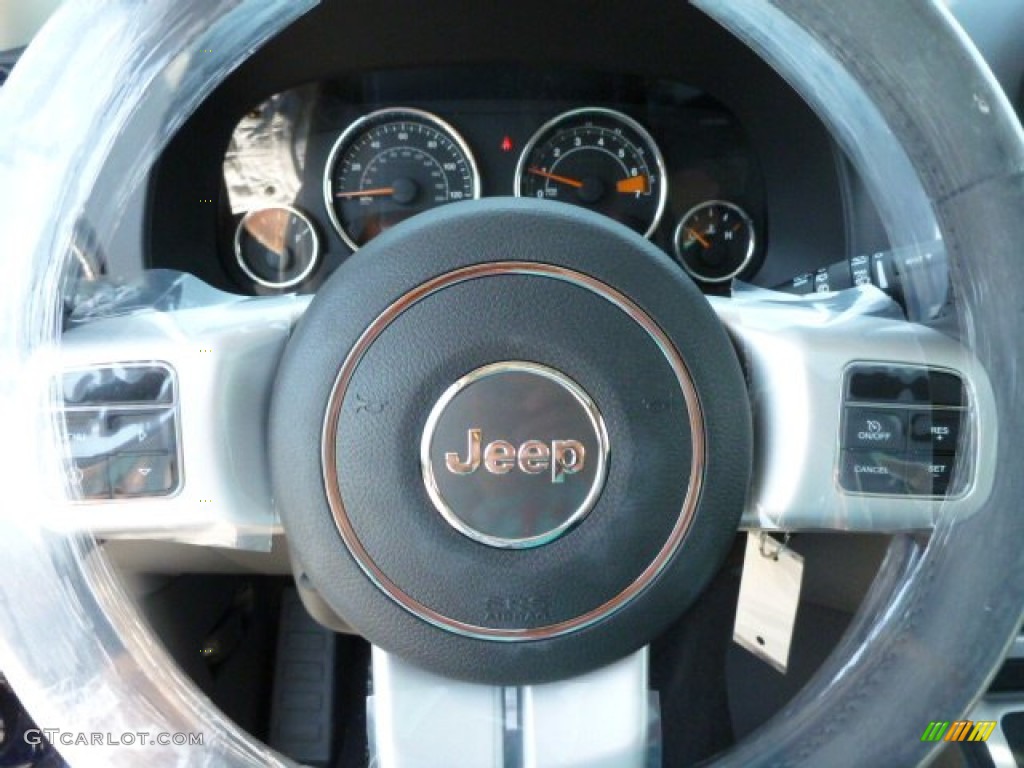 2014 Compass Limited 4x4 - True Blue Pearl / Dark Slate Gray/Light Pebble photo #18