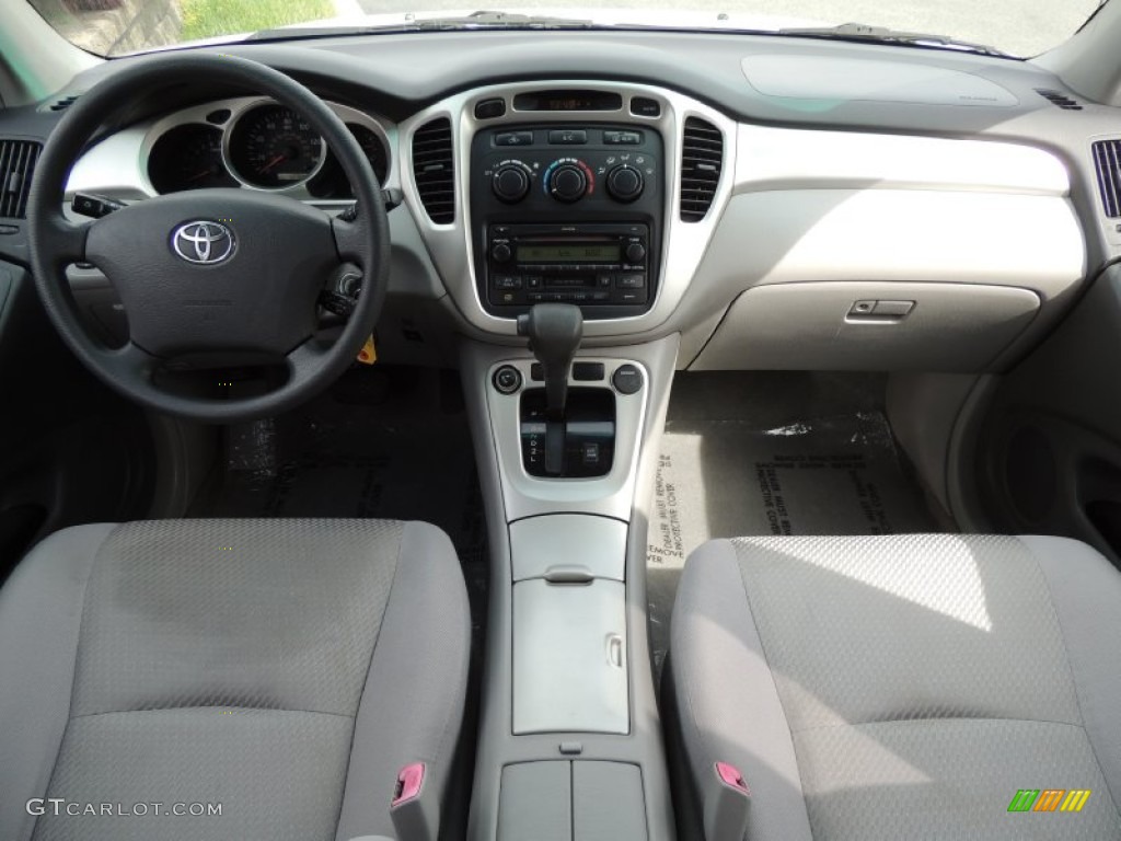2004 Toyota Highlander I4 Dashboard Photos