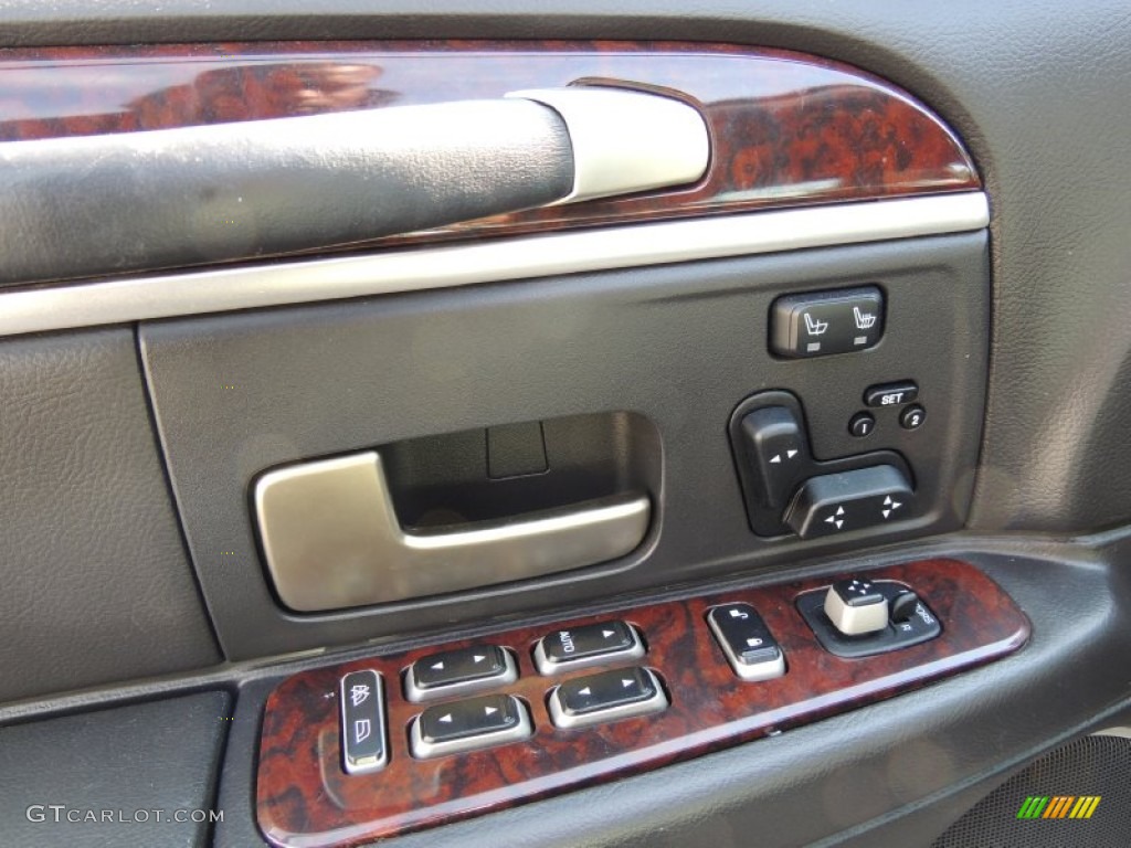 2008 Lincoln Town Car Signature Limited Controls Photo #81107445