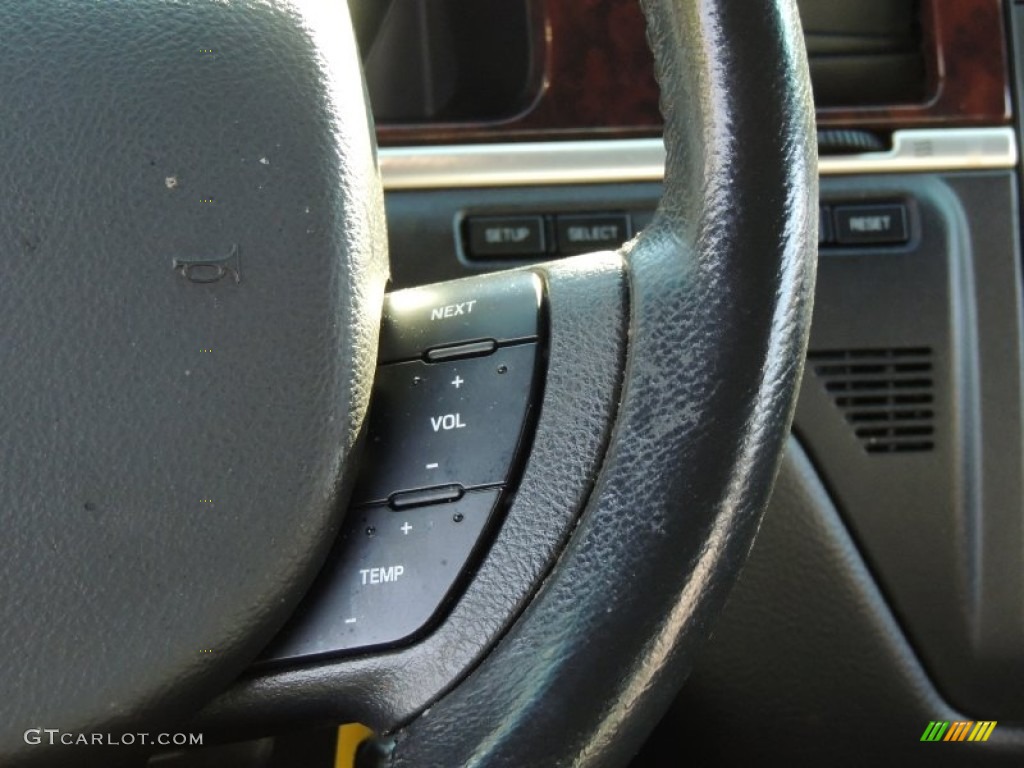 2008 Lincoln Town Car Signature Limited Controls Photo #81107578