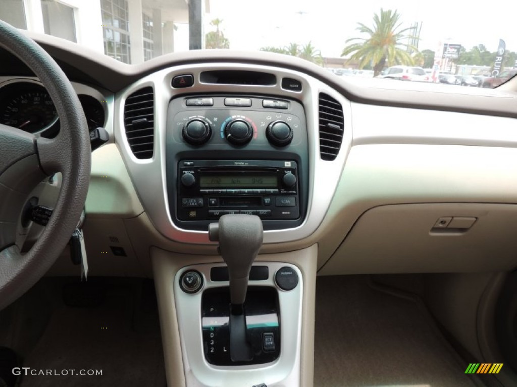 2004 Highlander V6 - Super White / Ivory photo #17
