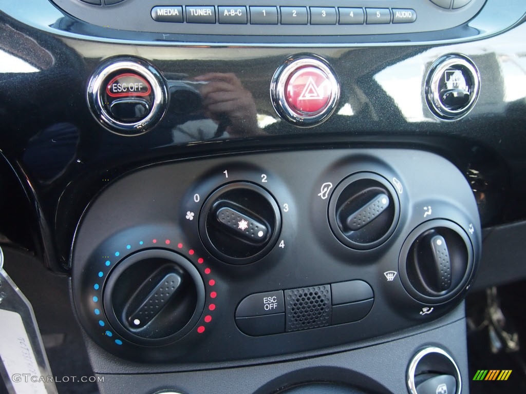 2012 Fiat 500 Pop Controls Photo #81125522