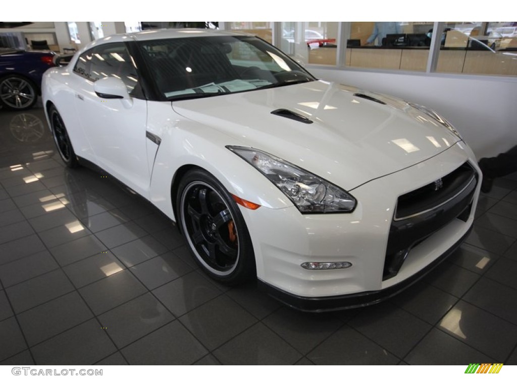 2013 GT-R Black Edition - Pearl White / Black Edition Black/Red photo #1