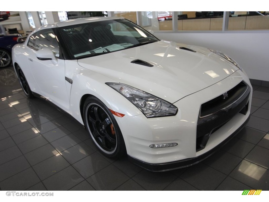 2013 Nissan GT-R Black Edition Exterior Photos