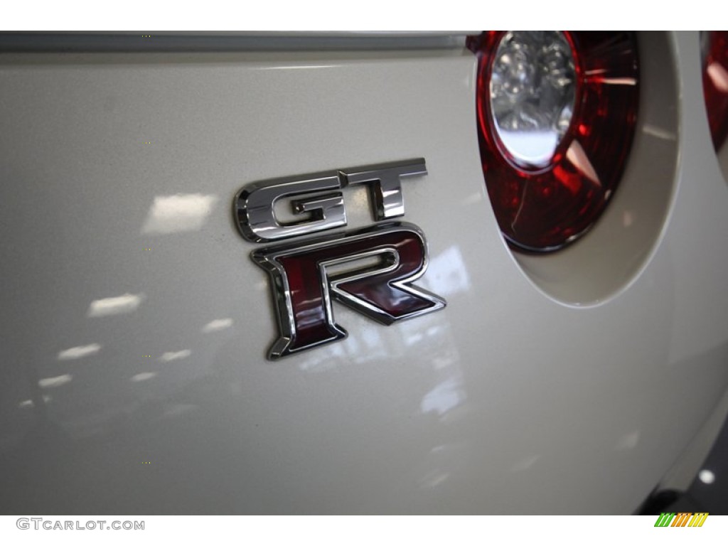 2013 Nissan GT-R Black Edition Marks and Logos Photo #81126035