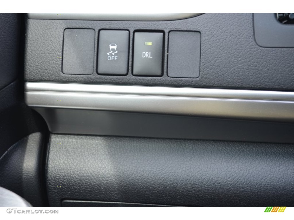 2013 Camry SE - Attitude Black Metallic / Black photo #18