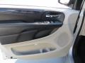 Bright Silver Metallic - Grand Caravan Crew Photo No. 32