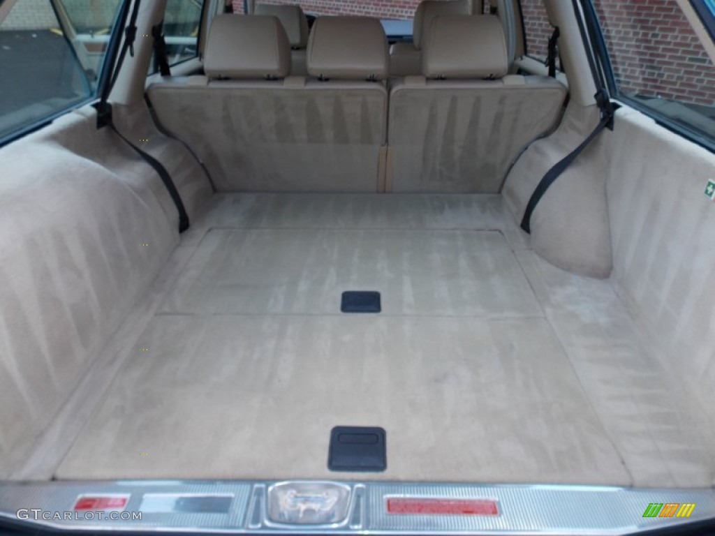 1992 Mercedes-Benz E Class 300 TE 4Matic Wagon Trunk Photo #81129637