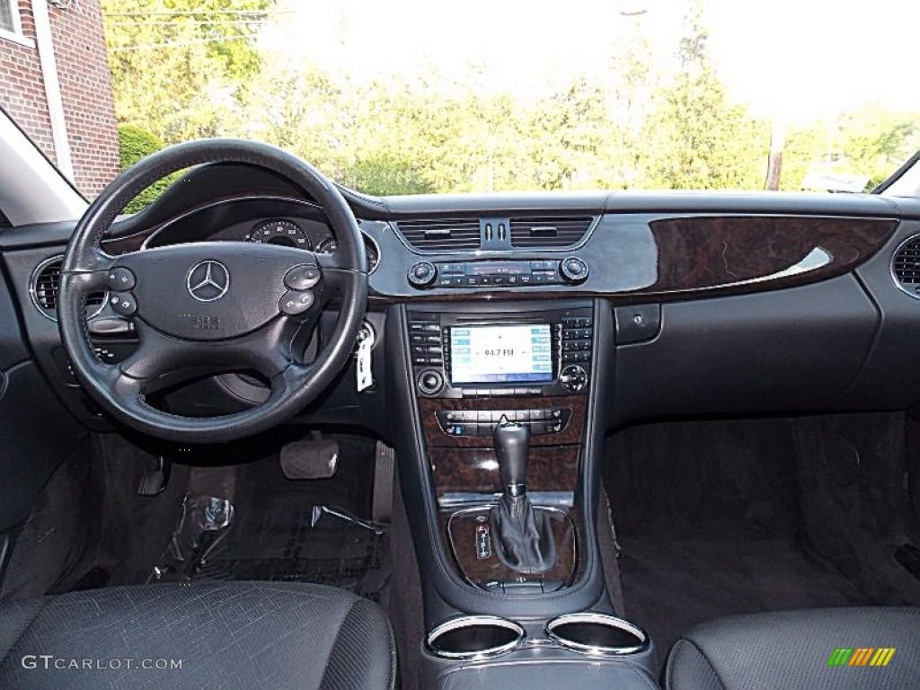 2007 Mercedes-Benz CLS 550 Black Dashboard Photo #81130497