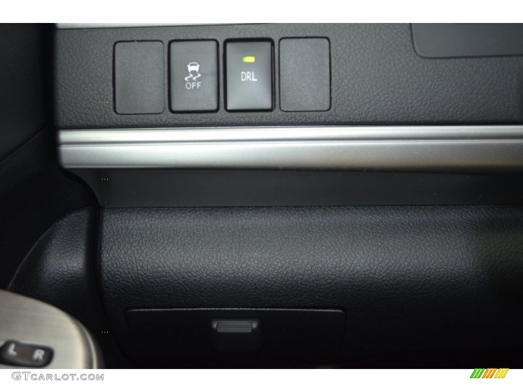 2013 Camry SE - Super White / Black photo #17