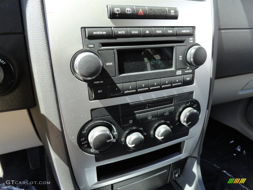 2006 Dodge Magnum R/T Controls Photo #81131858