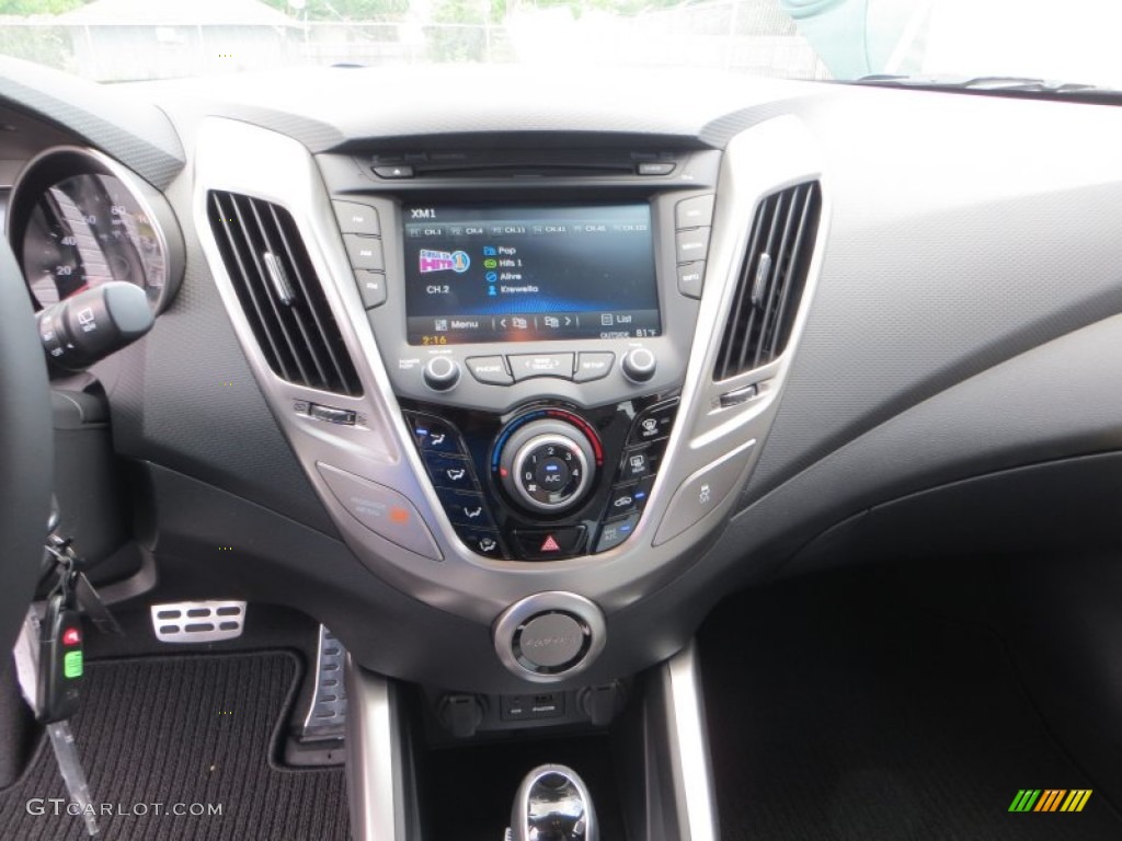 2013 Hyundai Veloster Standard Veloster Model Controls Photo #81132310