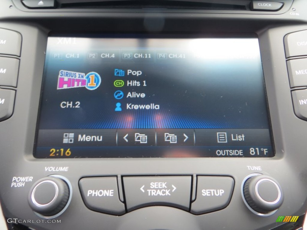 2013 Hyundai Veloster Standard Veloster Model Controls Photo #81132334