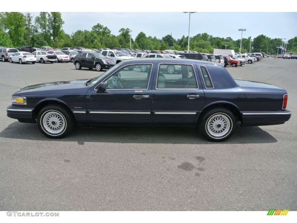 Deep Navy Blue Pearl Metallic 1997 Lincoln Town Car Signature Exterior Photo #81134222