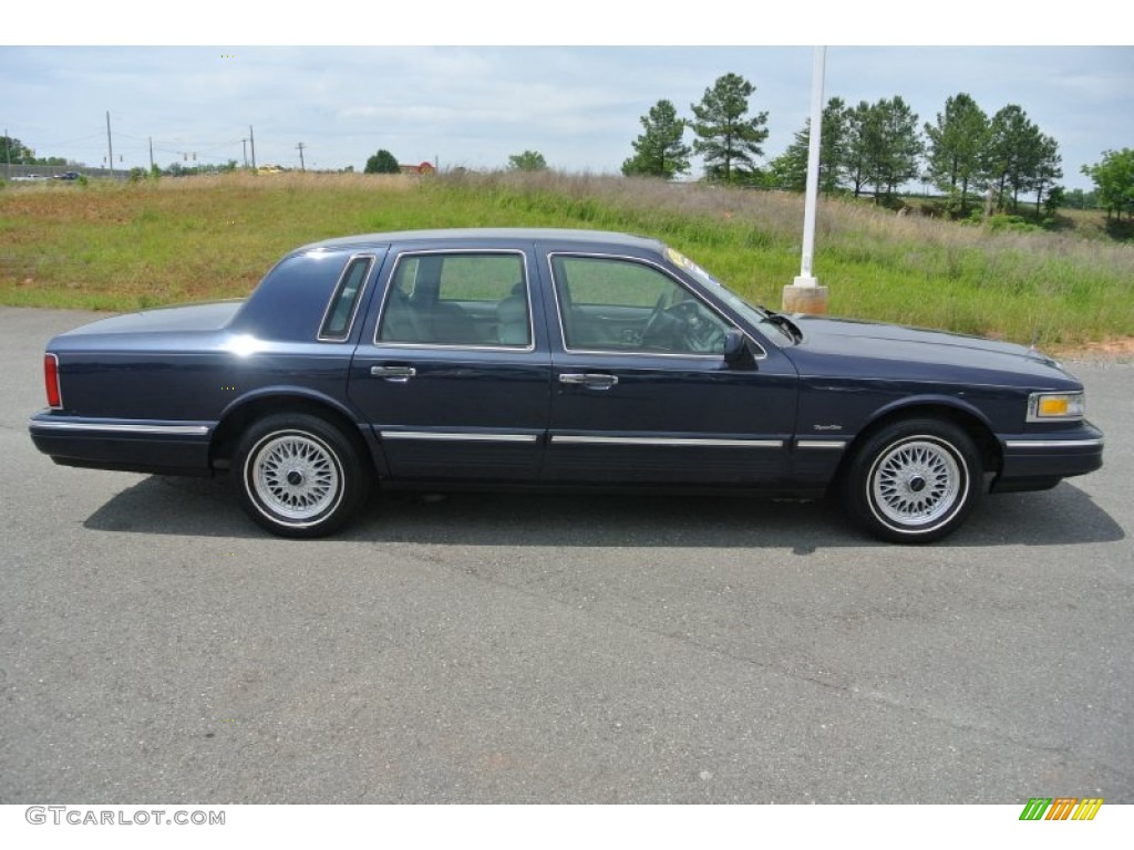 Deep Navy Blue Pearl Metallic 1997 Lincoln Town Car Signature Exterior Photo #81134293
