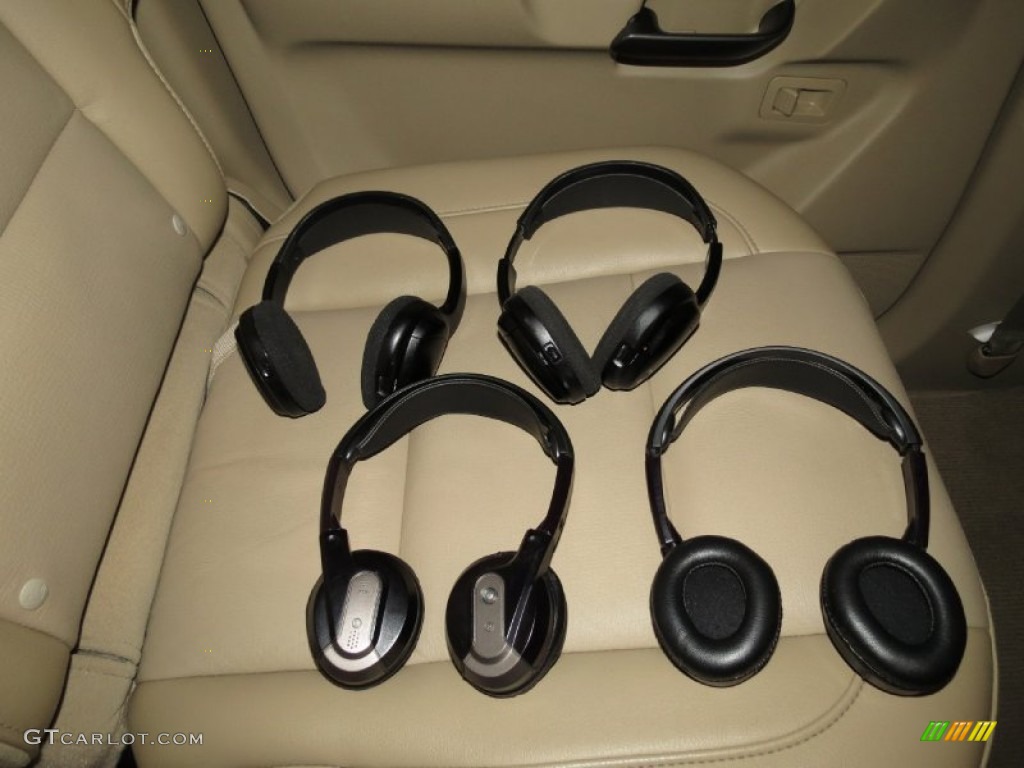 2011 Nissan Armada Platinum Entertainment System Photo #81134389
