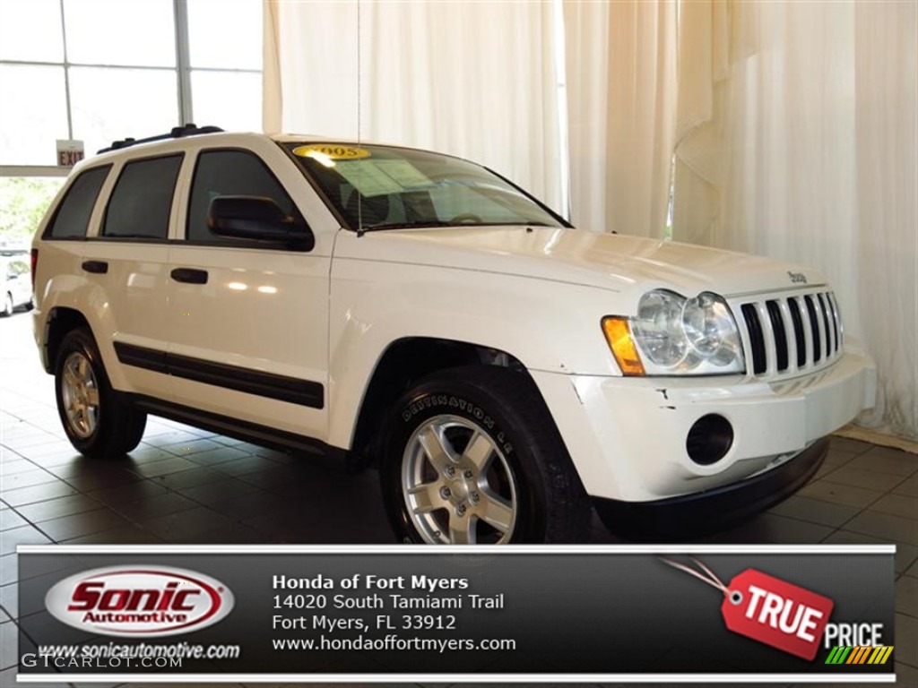 2005 Grand Cherokee Laredo - Stone White / Medium Slate Gray photo #1