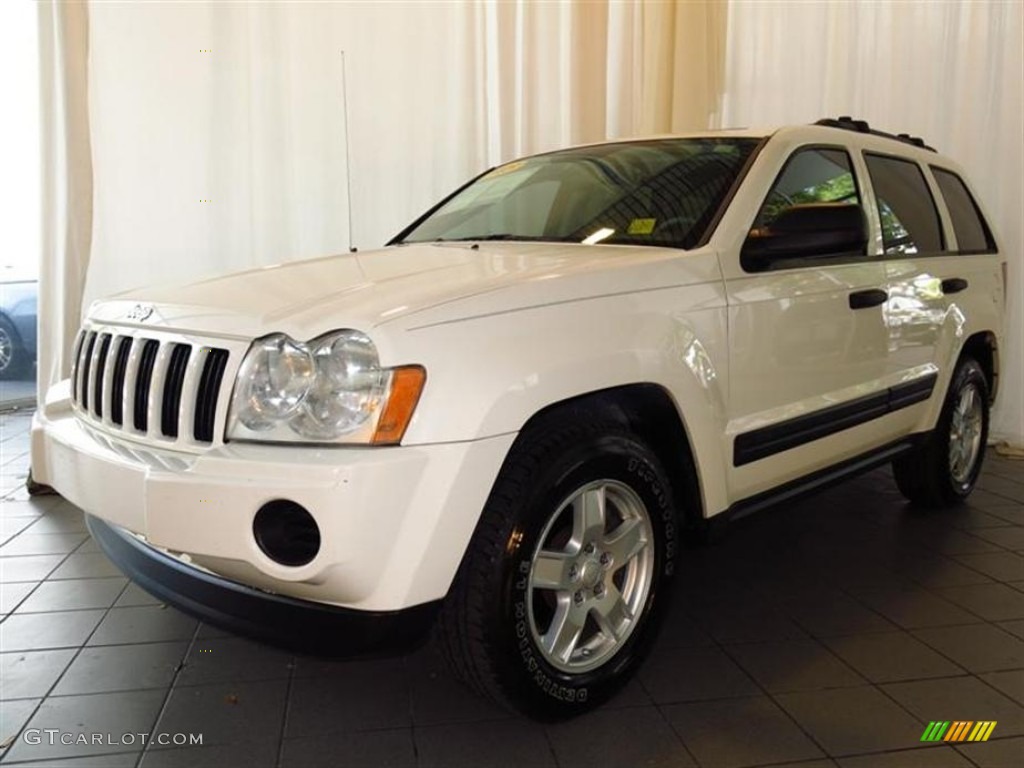 2005 Grand Cherokee Laredo - Stone White / Medium Slate Gray photo #7