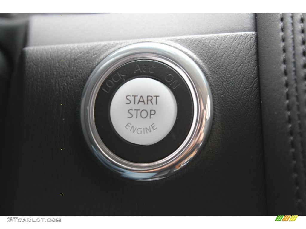 2013 Infiniti QX 56 Controls Photo #81137833