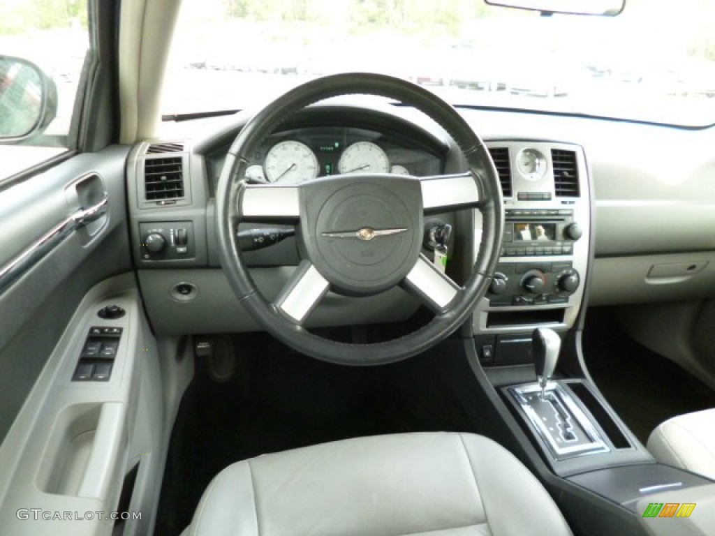 2007 Chrysler 300 Touring Dark Slate Gray/Light Graystone Dashboard Photo #81143046