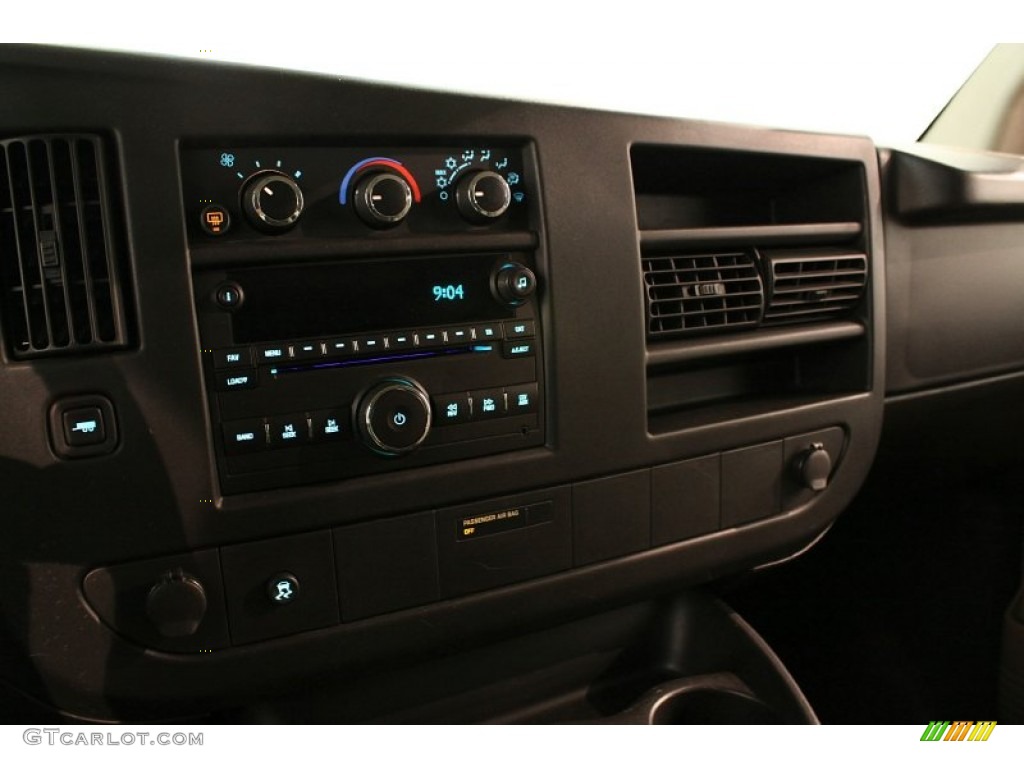 2009 Savana Van 1500 LS Passenger - Sand Beige Metallic / Neutral photo #8