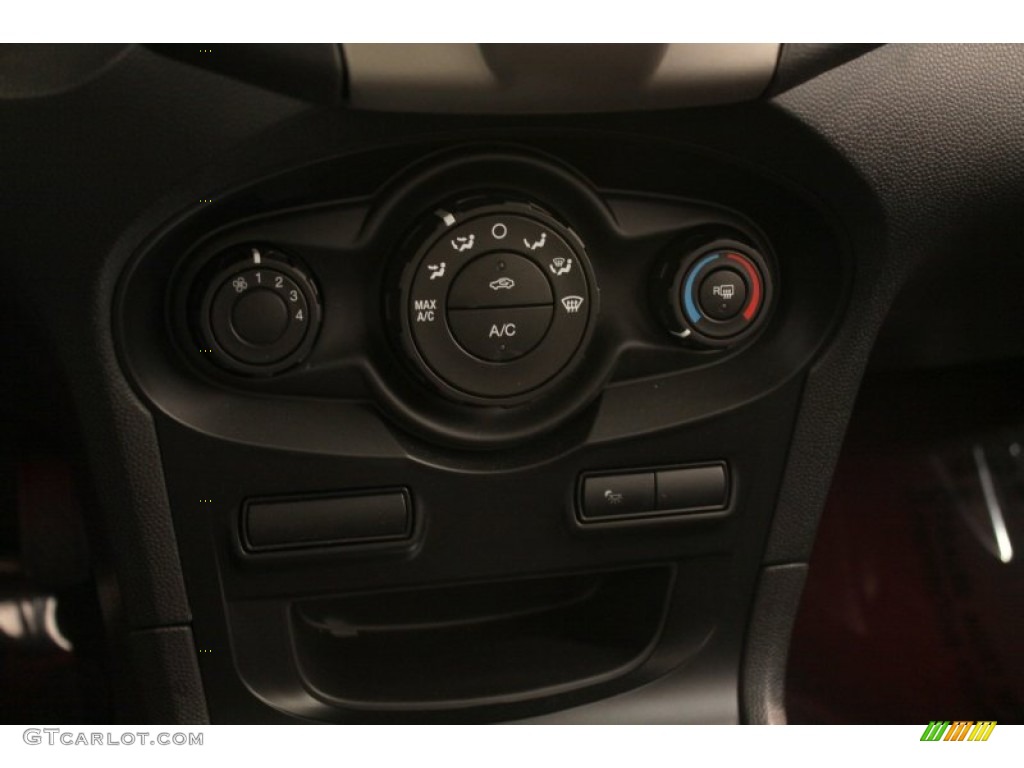 2012 Ford Fiesta SES Hatchback Controls Photos