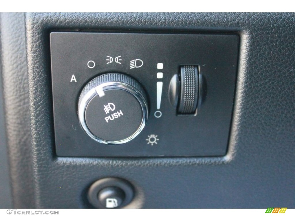 2012 Jeep Grand Cherokee Limited 4x4 Controls Photo #81149619