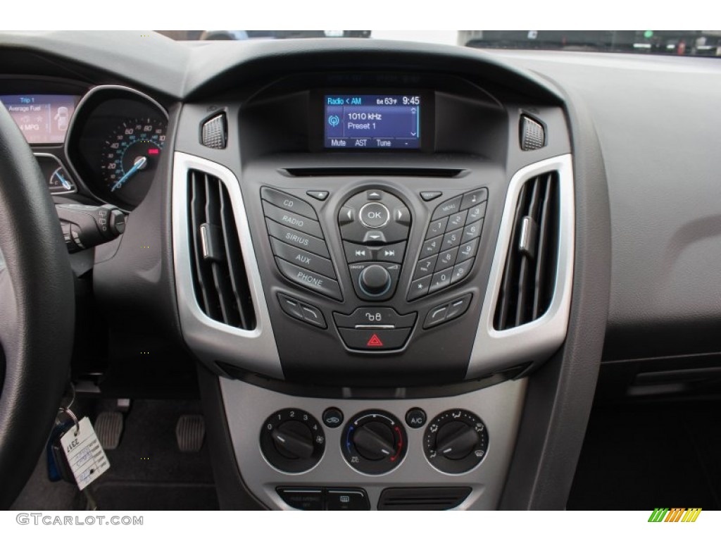 2012 Ford Focus SE Sport 5-Door Controls Photo #81152308