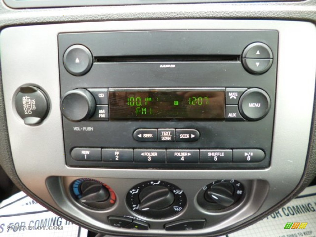 2007 Ford Focus ZX3 SE Coupe Audio System Photo #81153528