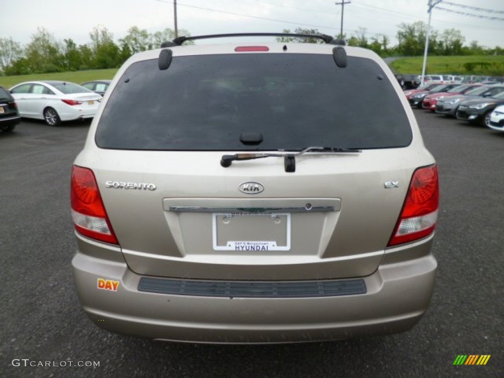 2005 Sorento EX 4WD - Sand Beige Metallic / Beige photo #6