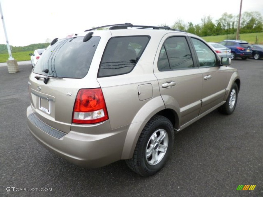 2005 Sorento EX 4WD - Sand Beige Metallic / Beige photo #7