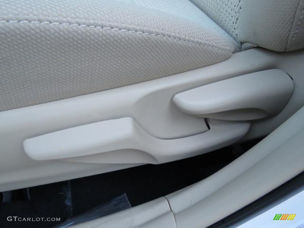 2013 Camry L - Super White / Ivory photo #8
